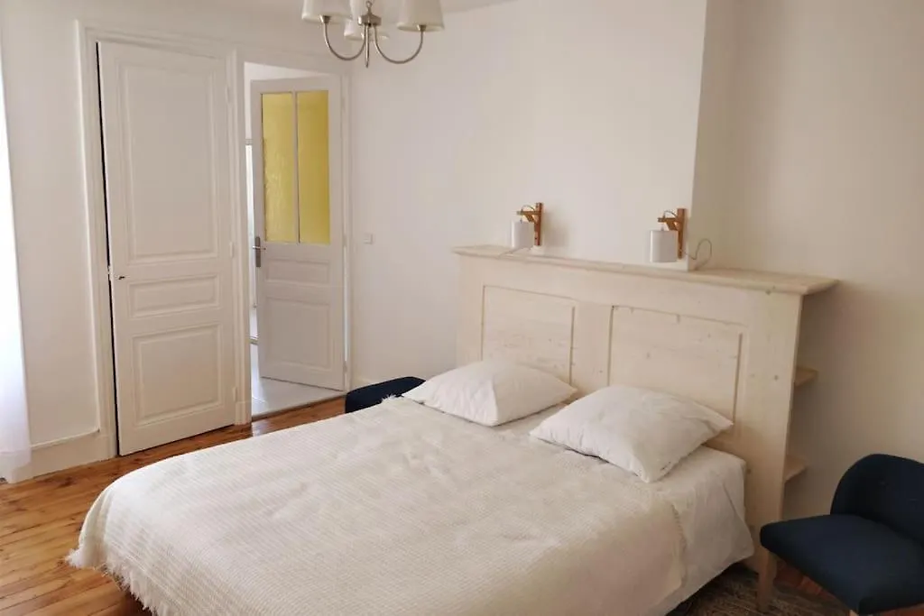 Apartment Le Cheylard, Appartement Spacieux Et Lumineux France